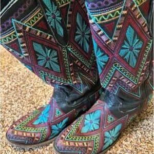 Lane Black Embroidered Cowgirl Boots